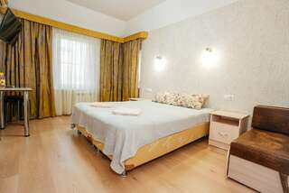 Гостиница Максим Анапа Стандартный трехместный номер-1